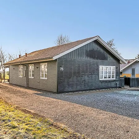 Sada - 30m From The Sea By Interhome