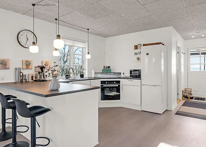 Sada - 30m From The Sea By Interhome